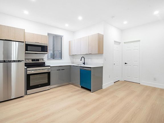 3rd image of 629 SW 10th Ave APT 6