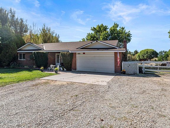3rd image of 110 E Laramie Dr
