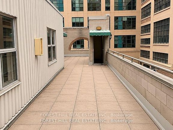 2nd image of 126 Dundas St E #202