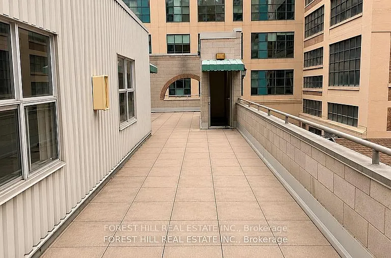 126 Dundas St E #202 — Photo 2