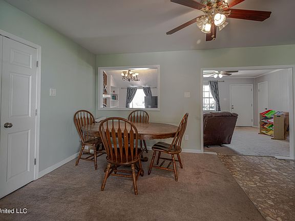 3rd image of 1892 Colonial Hills Dr