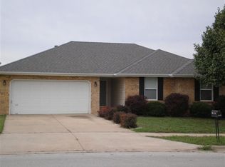 1023 N Hutchinson Ave, Springfield, MO 65803