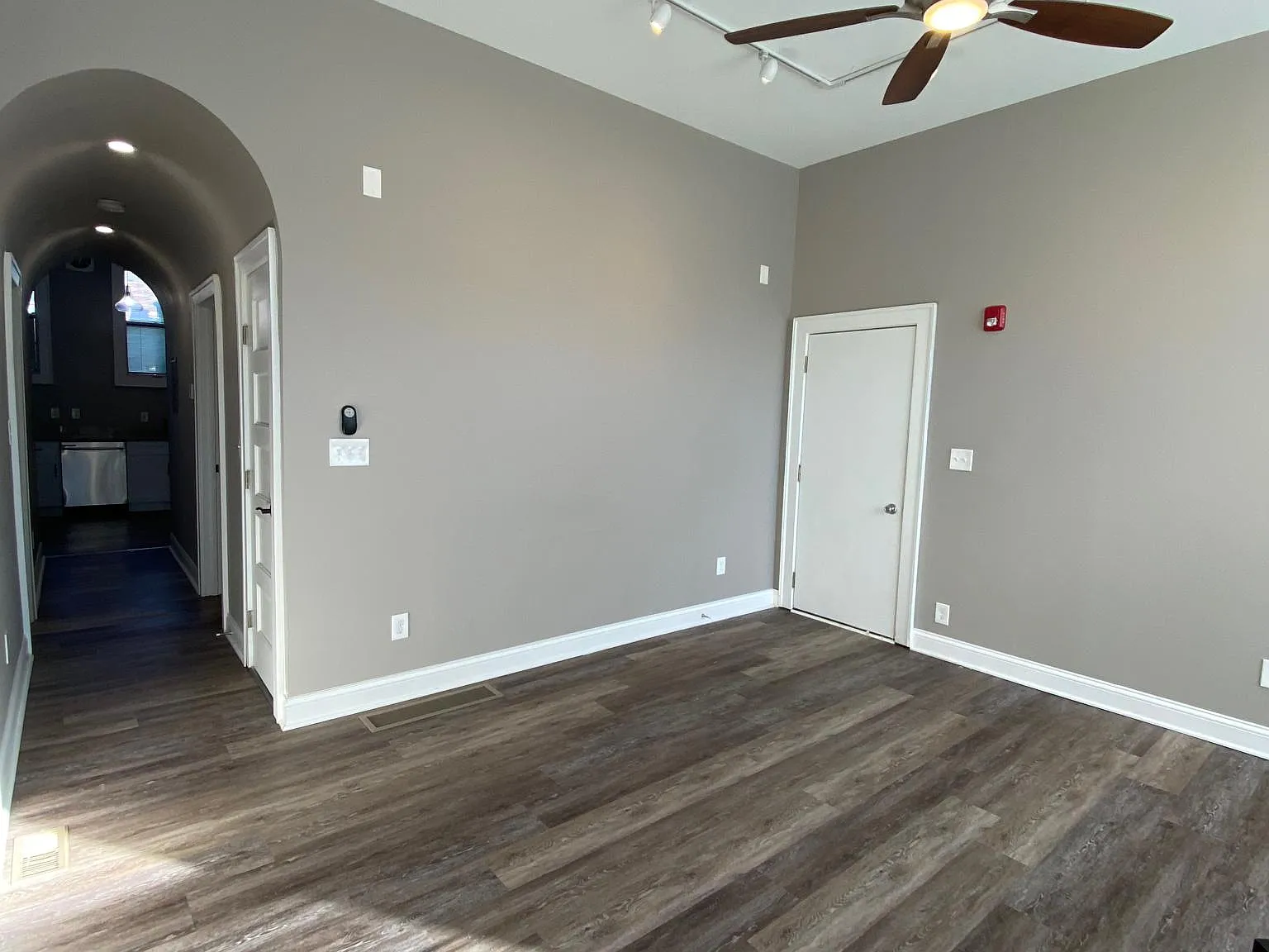 1 bed, 900 sqft, $1,499 — Photo 2