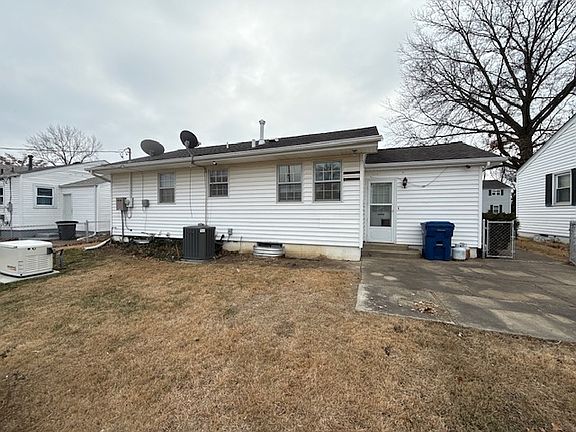 4th image of 1001 Loekes Dr