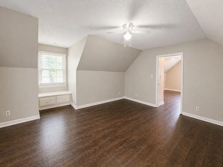 125 Mossland Dr — Photo 33