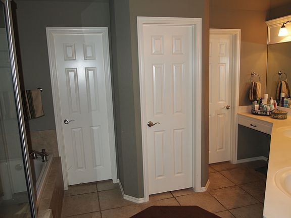 3rd image of 10509 Cliffe Hollow Dr
