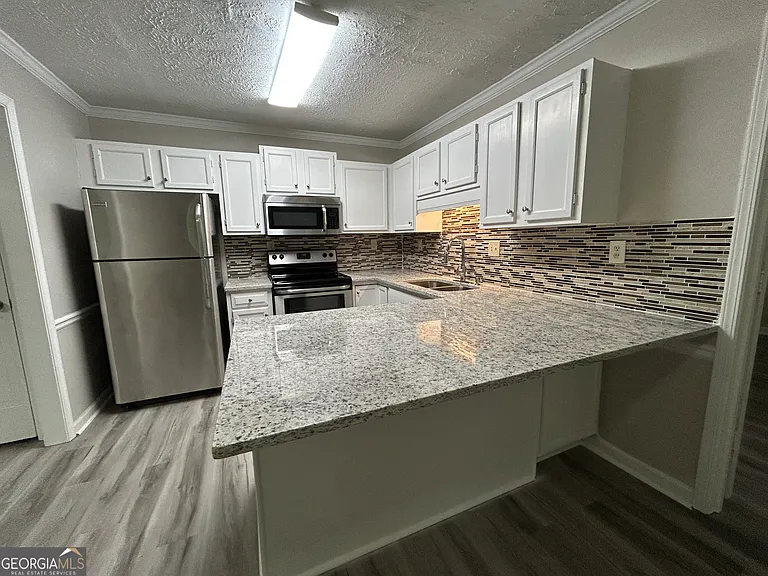1002 Kathleen Ct — Photo 6