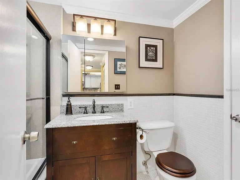 600 Sutton Pl #201 — Photo 7