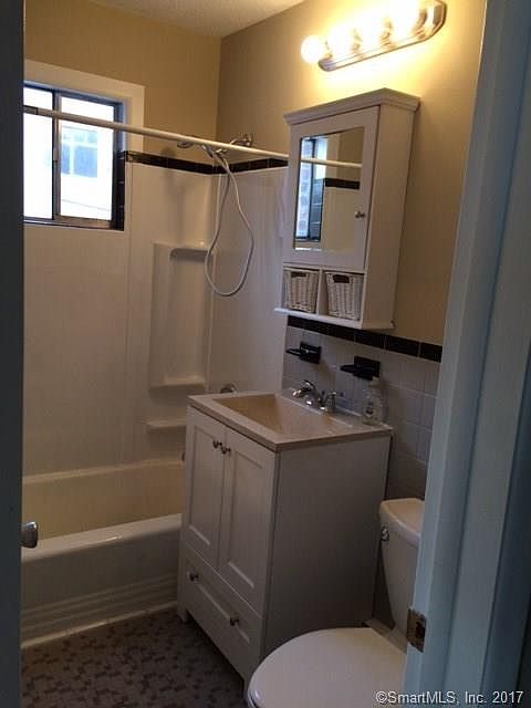 2nd image of 8 Cross St APT 2