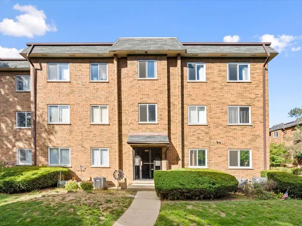 928 Casey Ct APT 5, Schaumburg, IL 60173