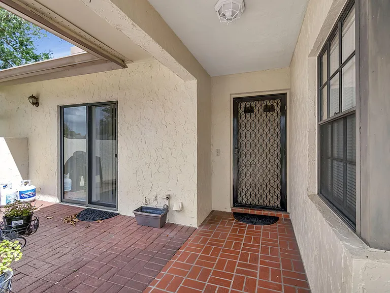 5531 Parkwalk Cir E — Photo 4