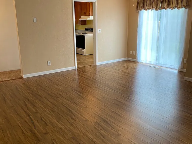 137-Nyssa Duplex — Photo 11