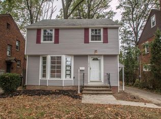 1074 Yellowstone Rd, Cleveland Heights, OH 44121