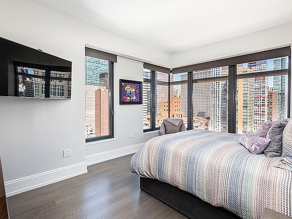 5th image of 301 E 50th St APT 20B