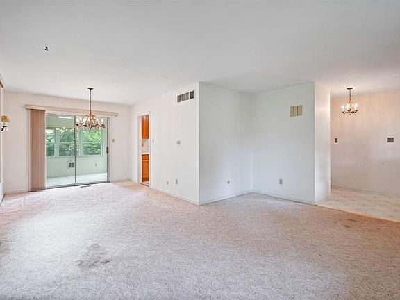 5th image of 844 Fernwood Ct