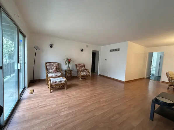 409 W 104th St APT A, Kansas City, MO 64114