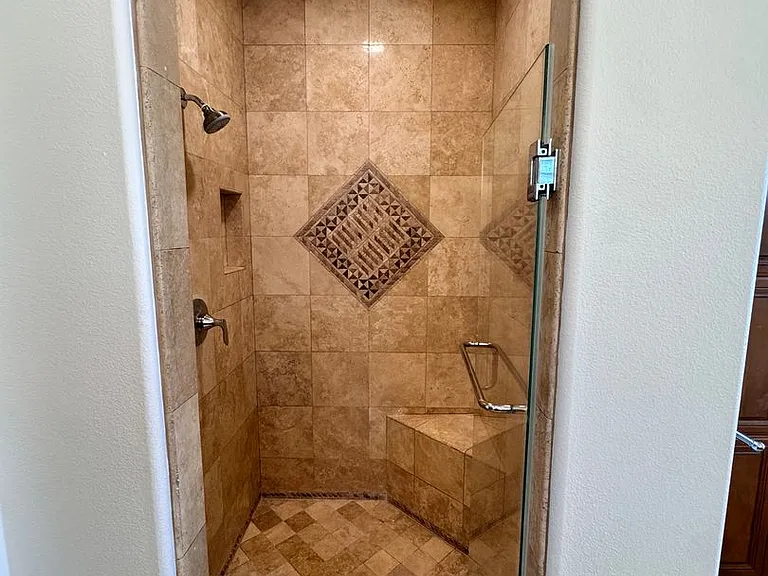 326 Manila Ave — Photo 54