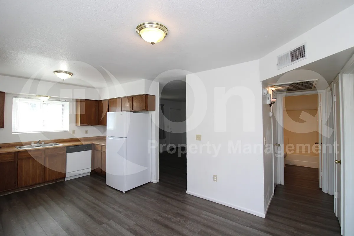 2 bed, 1.0 bath, 789 sqft, $995 — Photo 3