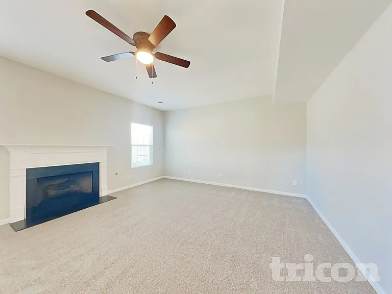 1068 Countess Ln — Photo 3