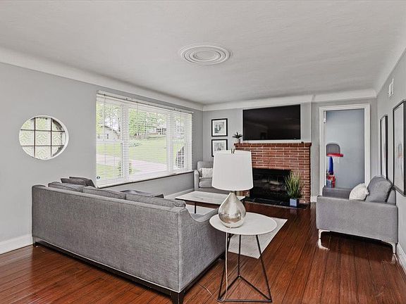 5th image of 7556 Amherst Ave