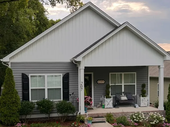 207 N Walnut St, Springfield, TN 37172