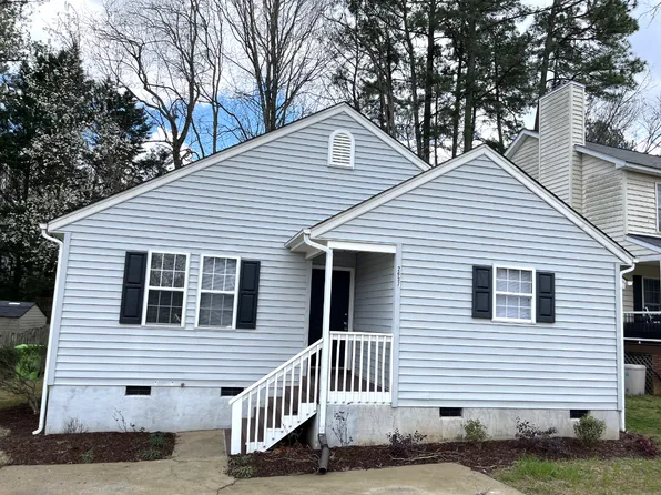 2637 Sierra Dr, Raleigh, NC 27603