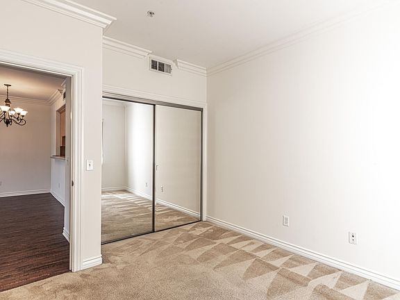 3rd image of 3328 Oakhurst Ave APT 101