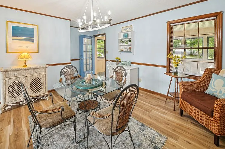 5 bed, 2.5 bath, 2050 sqft, $2,750 — Photo 4