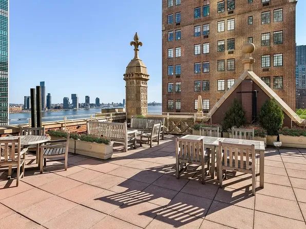 333 East 43rd Street 910 image 10 of 11