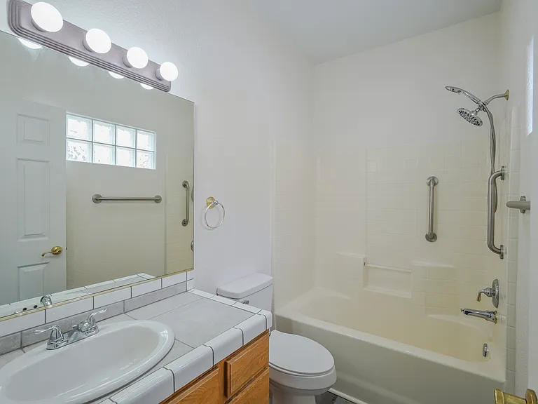 1825 E Shore Villas Dr #DRIVE44 — Photo 9