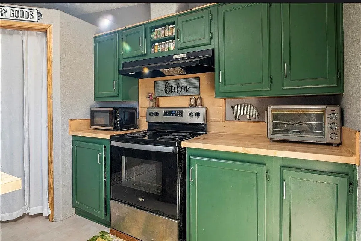3 bed, 1401 sqft, $2,400 — Photo 4