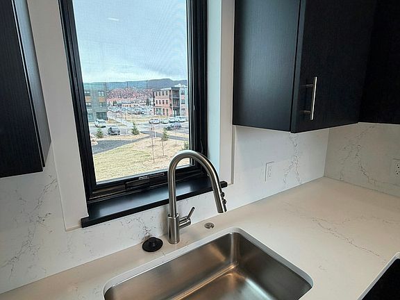 4th image of 2003 Park View Ct #202