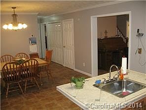 3rd image of 902 Park Cir