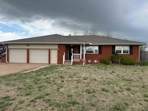 607 E Cleveland Dr, Hennessey, OK 73742
