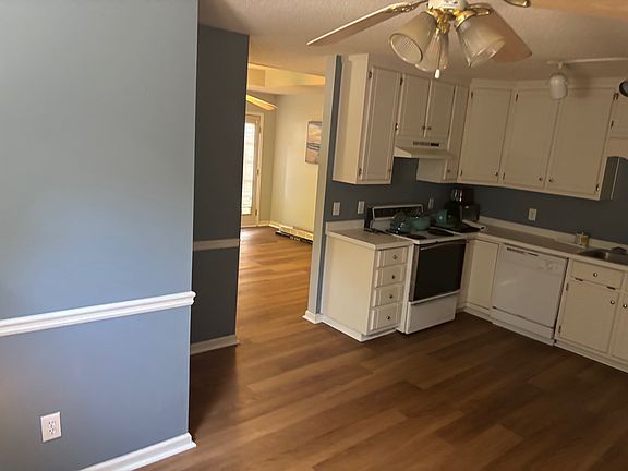 3rd image of 132 Sterling Dr