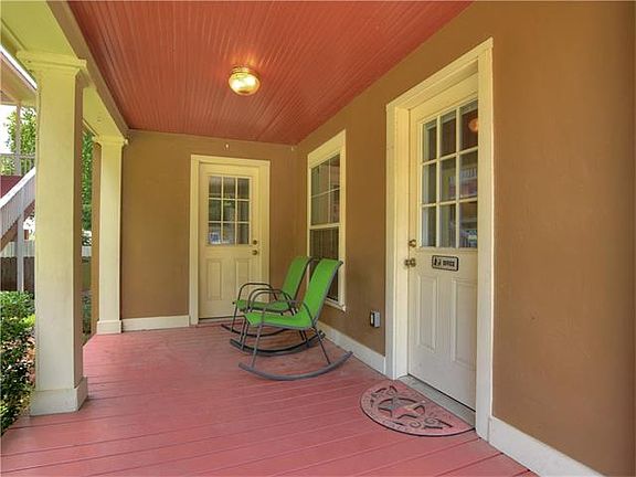 4th image of 104 Burleson St