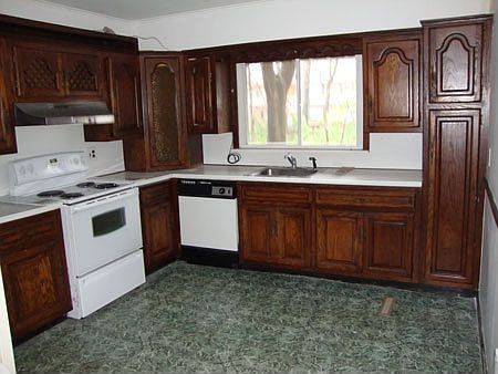 5th image of 181 Ronkonkoma Ave