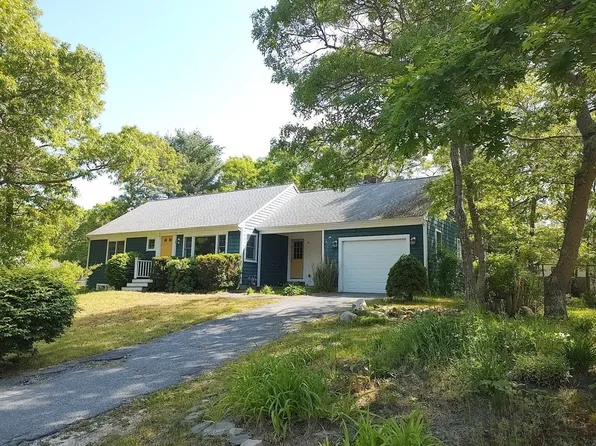 10 Bramblebush Dr, Barnstable, MA 02630