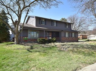 2370 Topaz Dr, Troy, MI