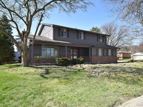 2370 Topaz Dr, Troy, MI 48085