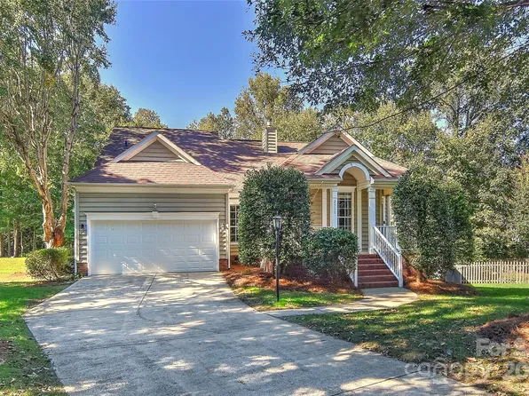2711 Chickadee Dr, Charlotte, NC 28269