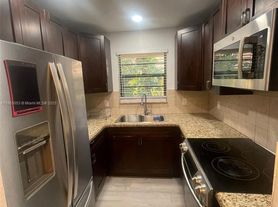 1736 N 16th Ct, Hollywood, FL