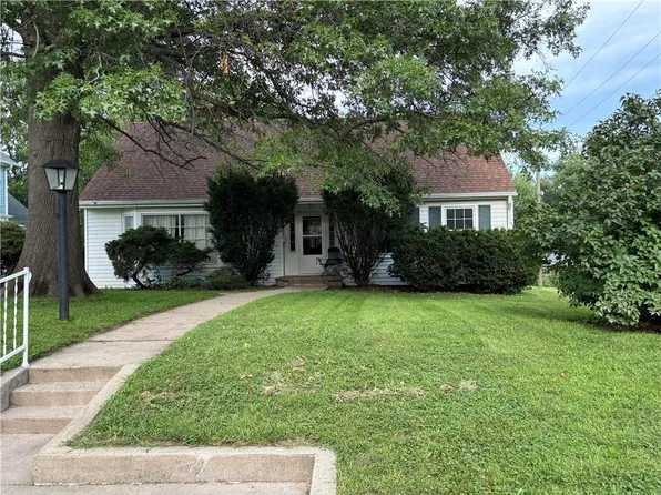 325 N Grand Ave, Maryville, MO 64468
