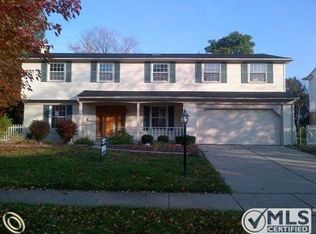 34196 Schulte Dr, Farmington, MI 48335