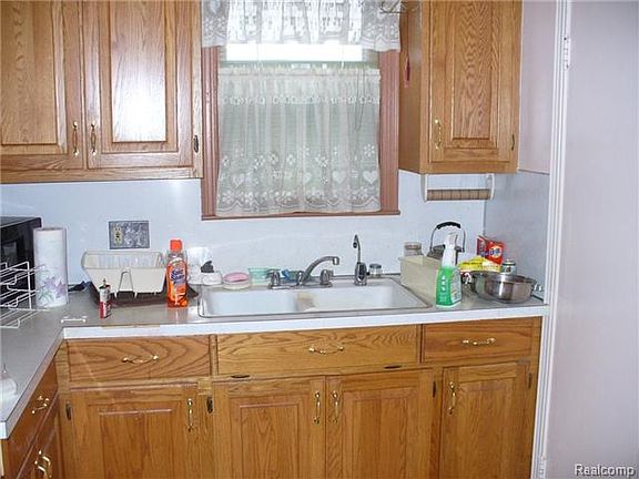 3rd image of 1460 Westlawn St