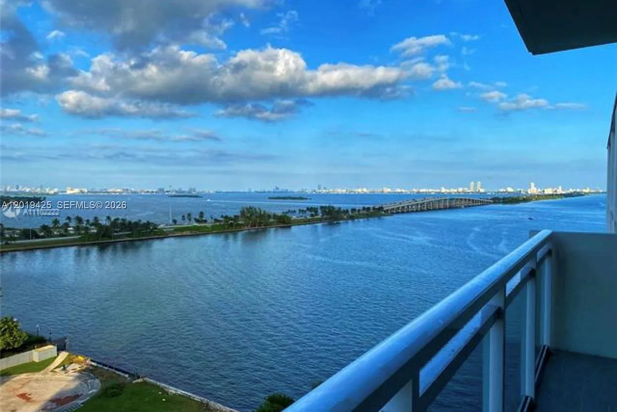Bay Park Towers Condo — Photo 1