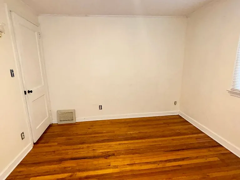 110 Victory Dr — Photo 8