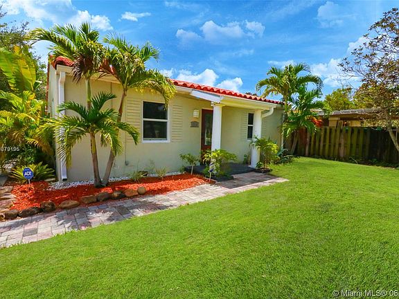 4th image of 1640 NW 5th Ave #322