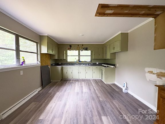 4th image of 78 Dogwood St