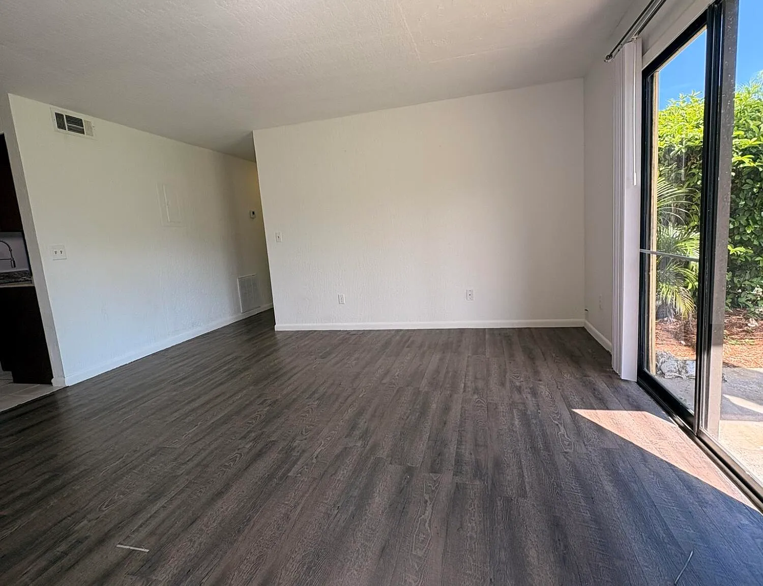 2130 Forest Knoll Dr NE — Photo 3